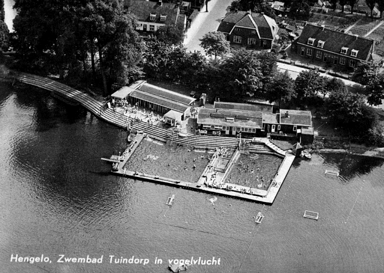 Winterdippen in het Tuindorpbad.